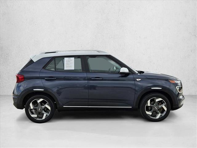 Used 2021 Hyundai Venue FWD image 4