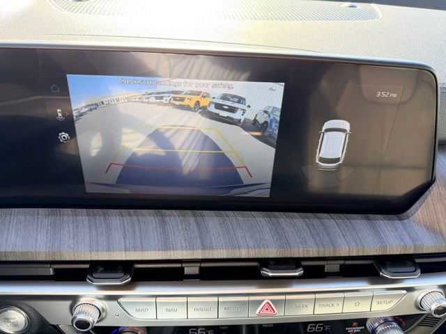 Used 2024 Kia Telluride EX w/ EX Captain's Chair Package image 27