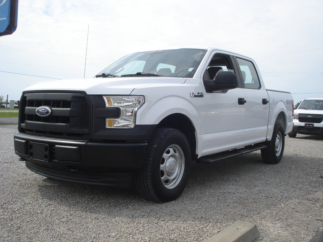 Used 2017 Ford F150 XL w/ Equipment Group 101A Mid image 4