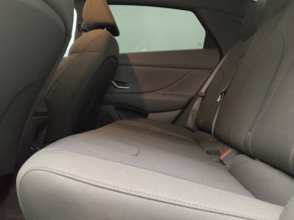 Used 2024 Hyundai Elantra SE FWD image 18