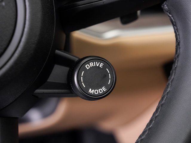 Used 2025 Porsche Cayenne image 16