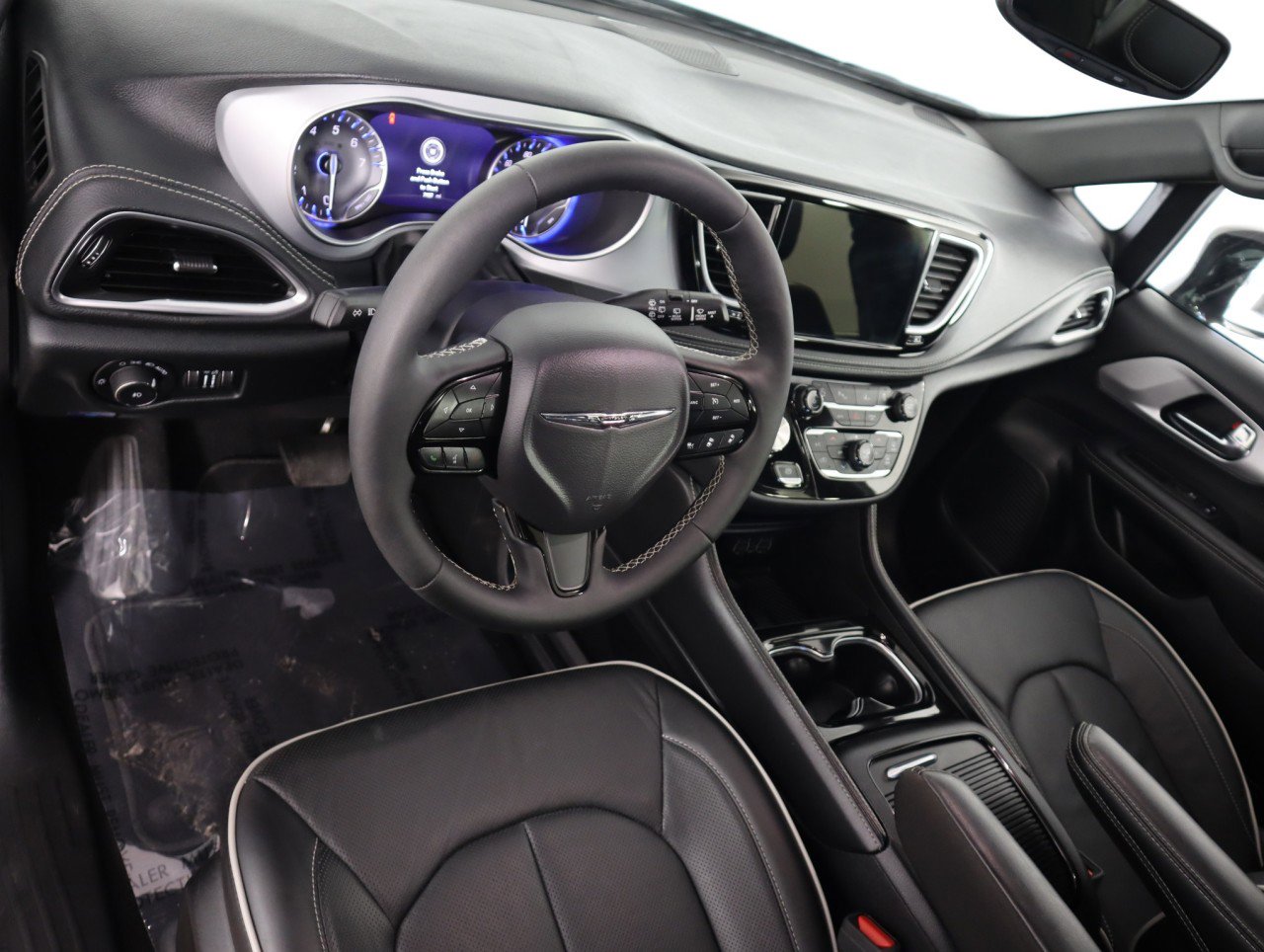 Used 2025 Chrysler Pacifica Limited image 20