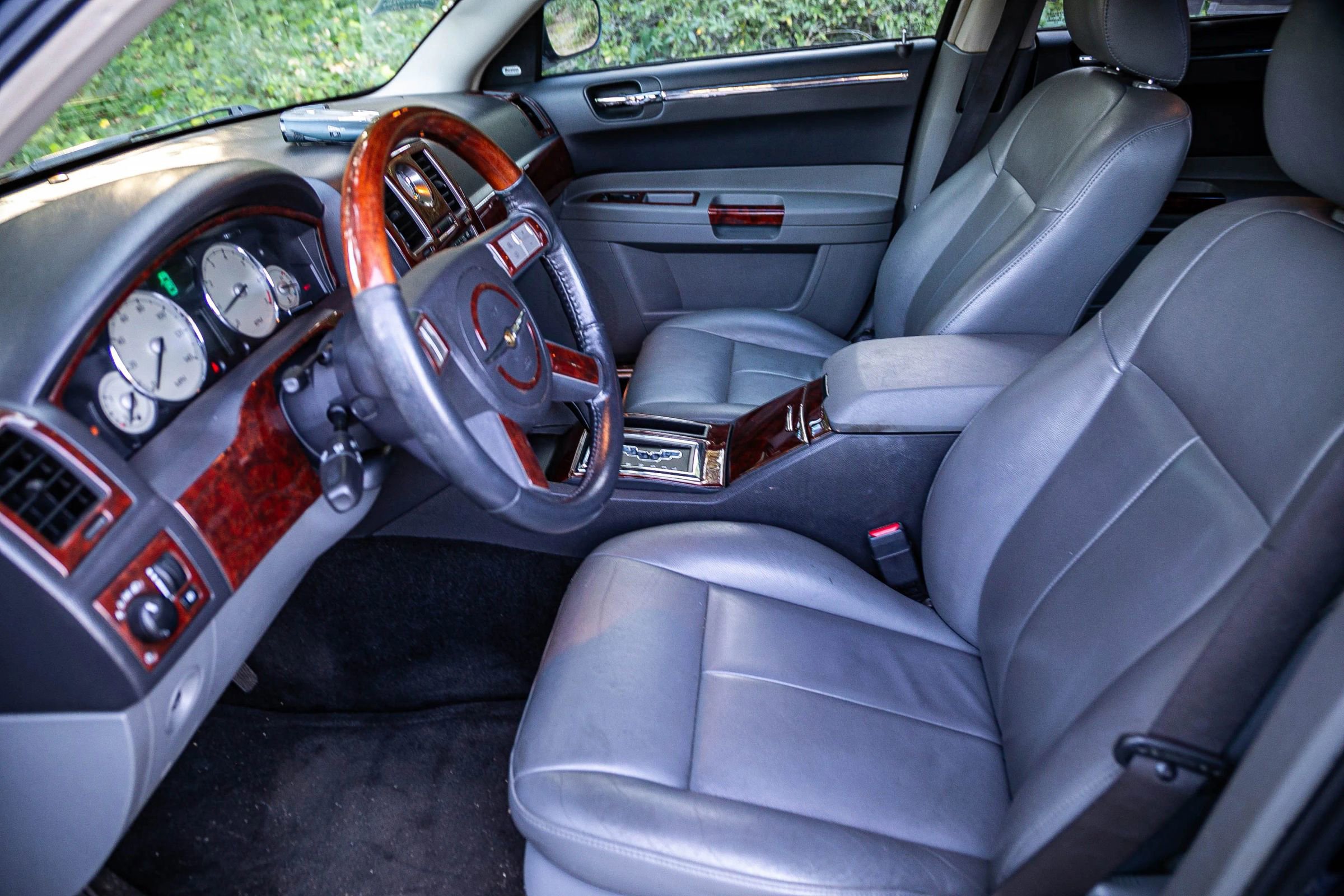 Used 2005 Chrysler 300 Touring RWD image 26