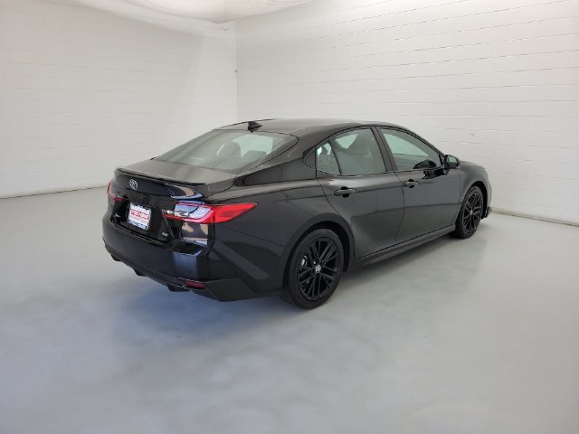 Used 2025 Toyota Camry SE w/ Convenience Package FWD image 4