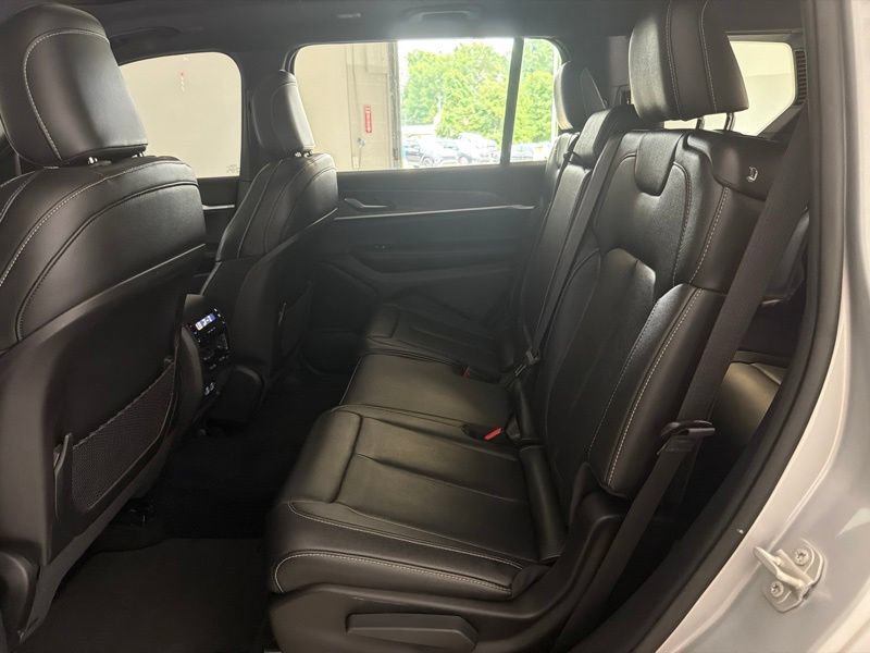 Used 2024 Jeep Grand Cherokee L Limited AWD/4WD image 15