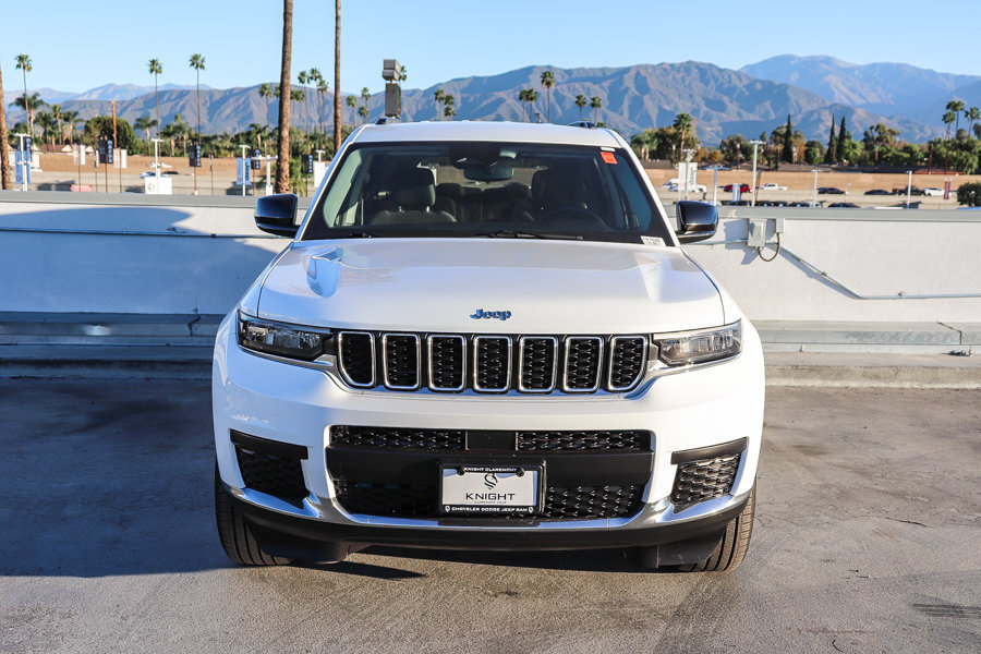 Used 2023 Jeep Grand Cherokee L Laredo RWD image 3