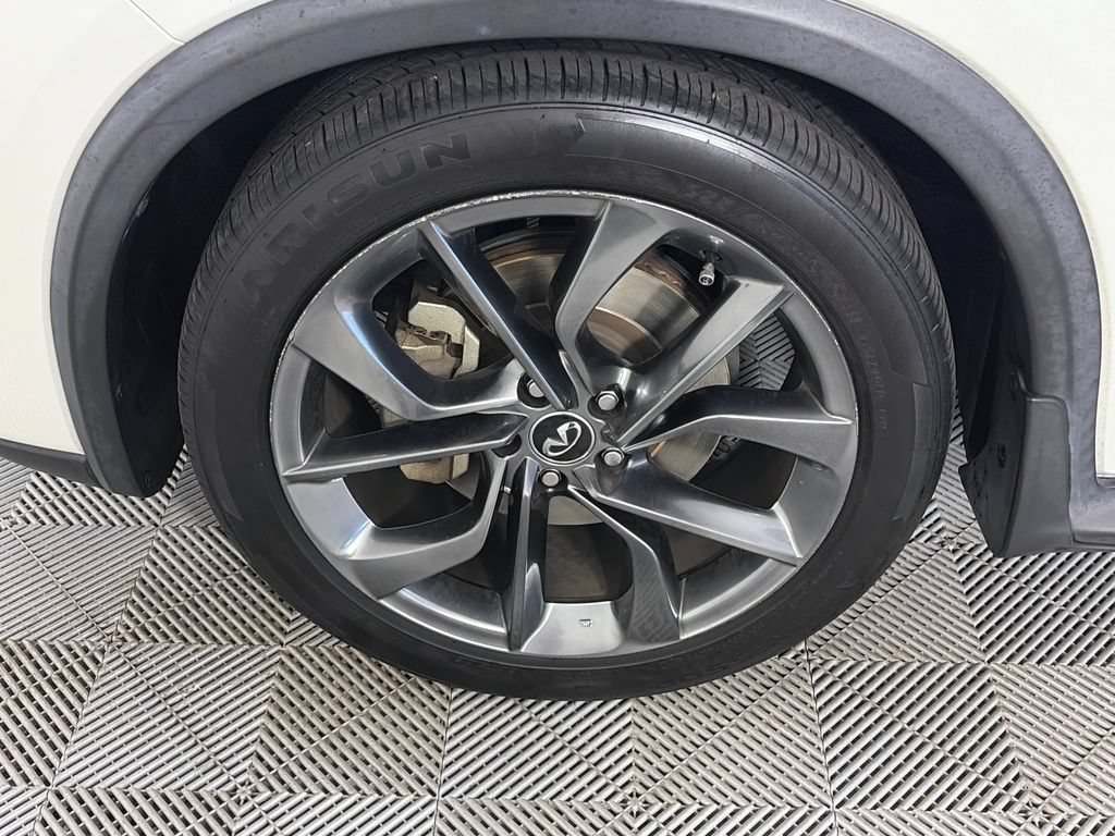 Used 2019 INFINITI QX50 Essential w/ Sensory Package AWD/4WD image 8