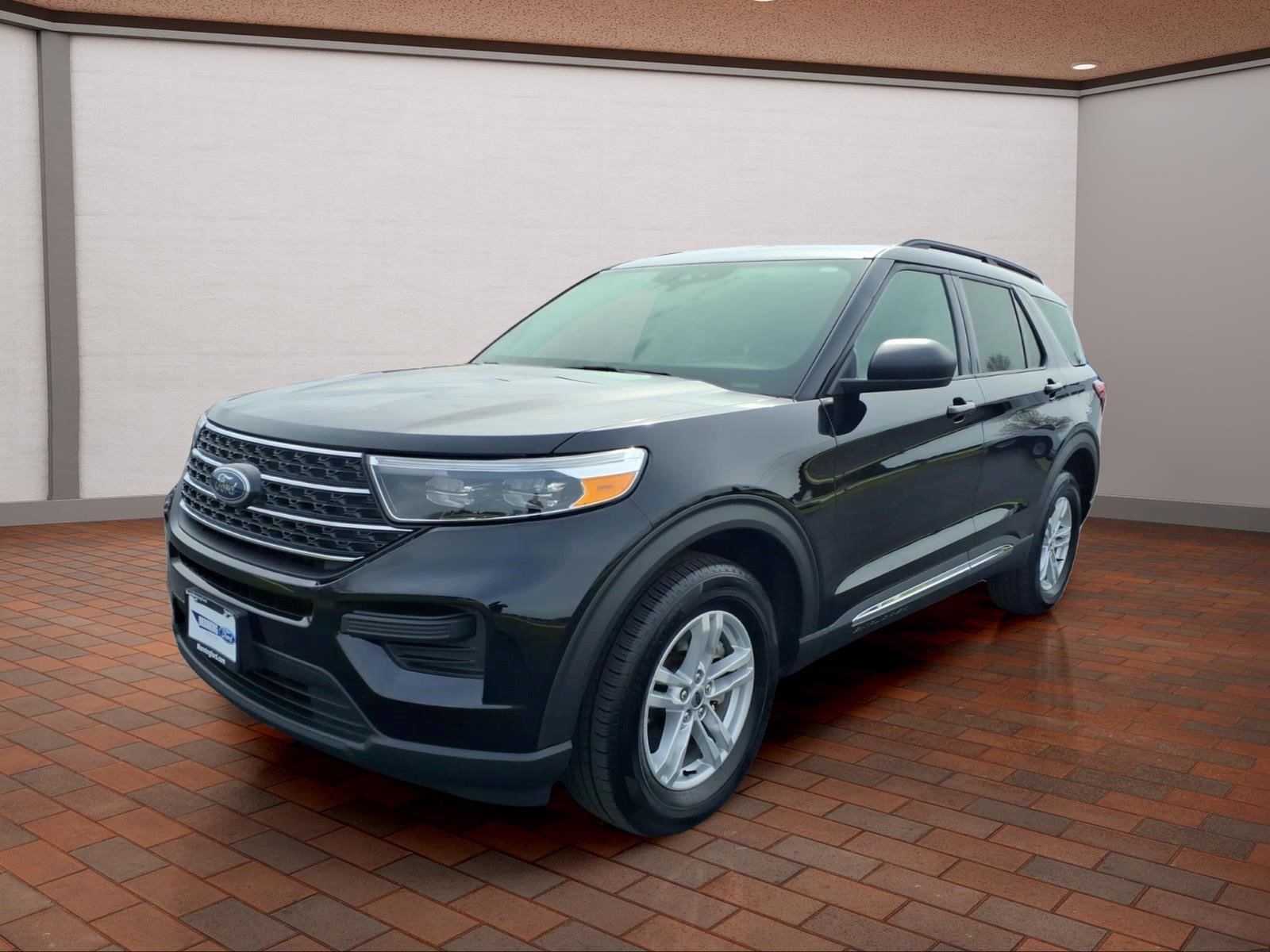 Used 2024 Ford Explorer XLT AWD/4WD image 4