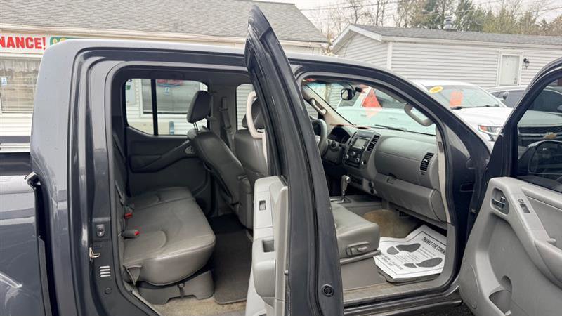 Used 2013 Nissan Frontier SL image 15