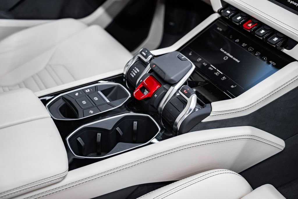 Used 2026 Lamborghini Urus SE AWD/4WD image 32