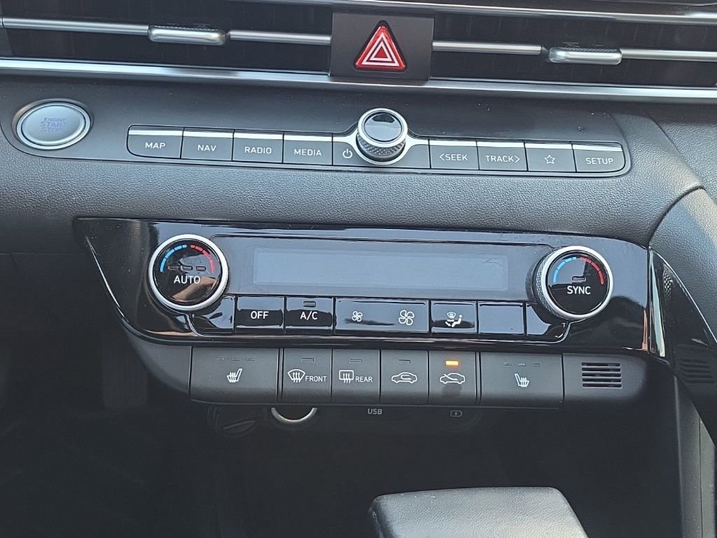 Used 2023 Hyundai Elantra Limited image 28