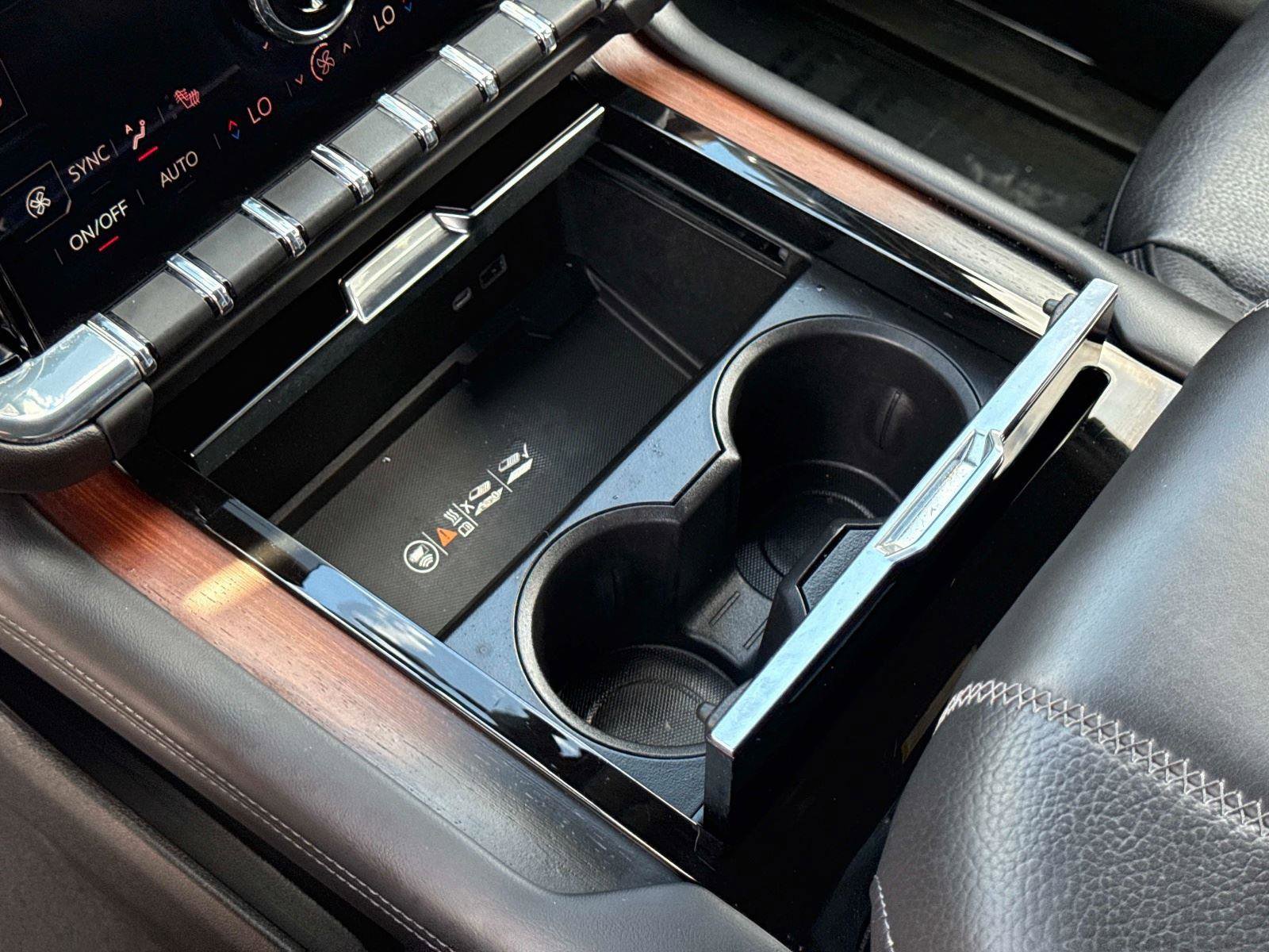 Used 2025 GMC Yukon Denali RWD image 28