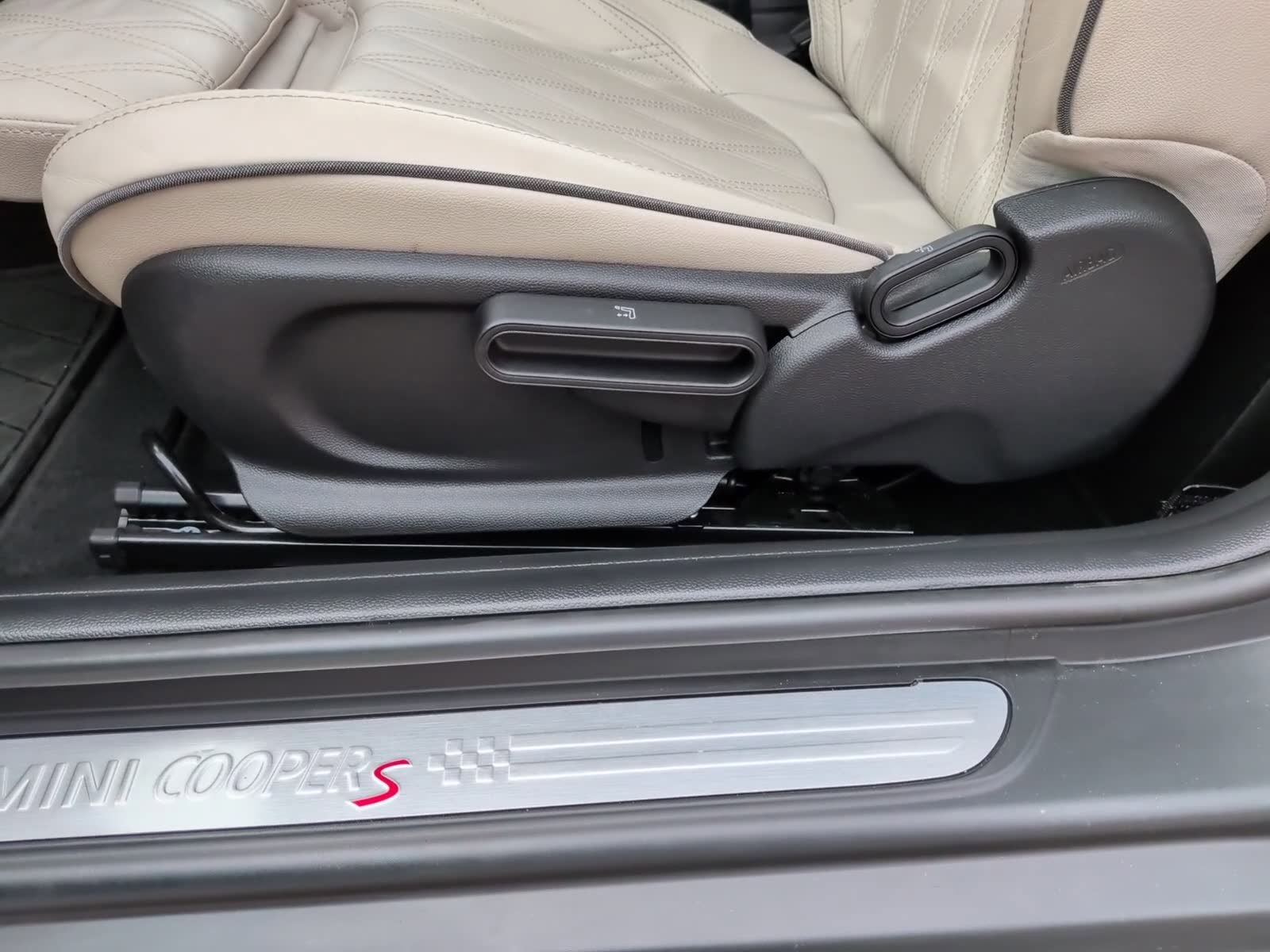 Used 2023 MINI Cooper S w/ Signature Upholstery Package image 23