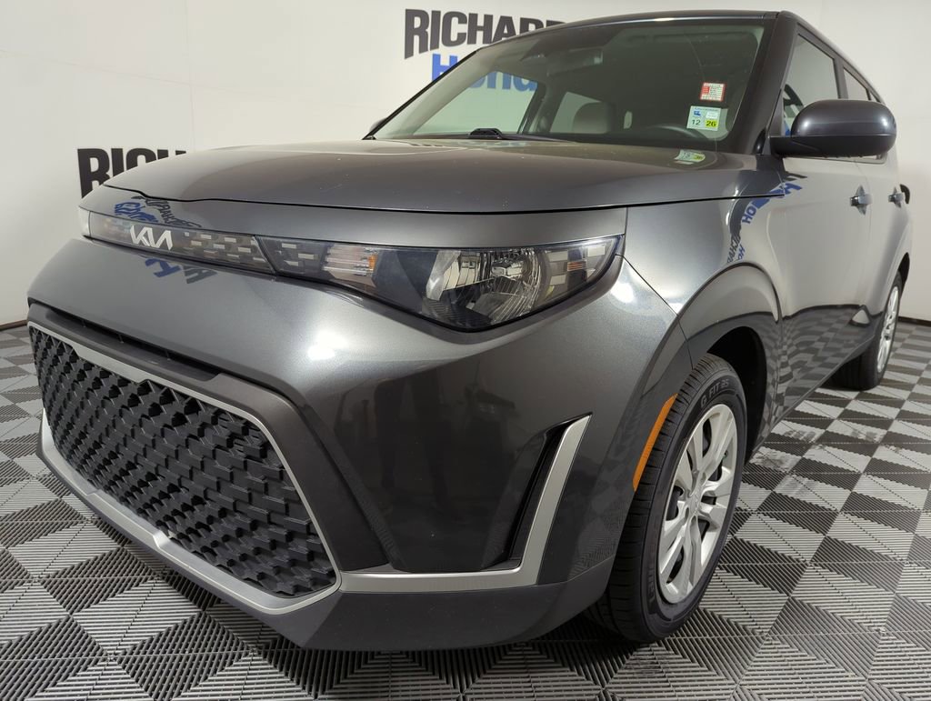Used 2023 Kia Soul LX image 1