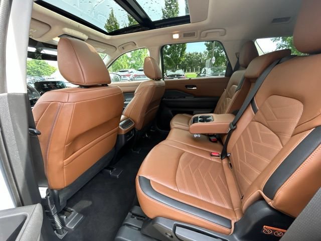Used 2024 Nissan Pathfinder Platinum w/ Cargo Package AWD/4WD image 14