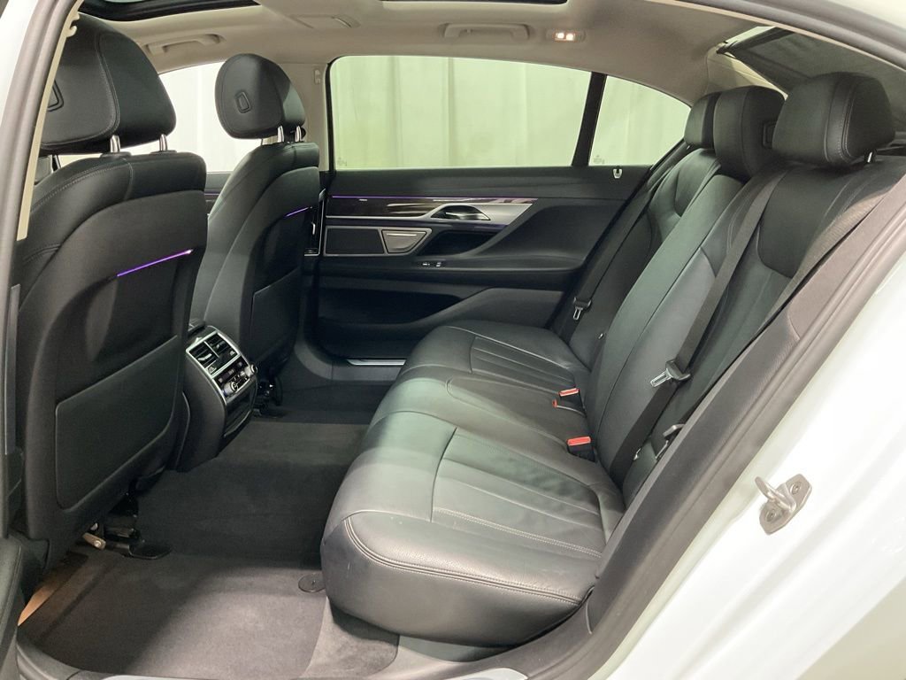 Used 2018 BMW 740i xDrive image 21