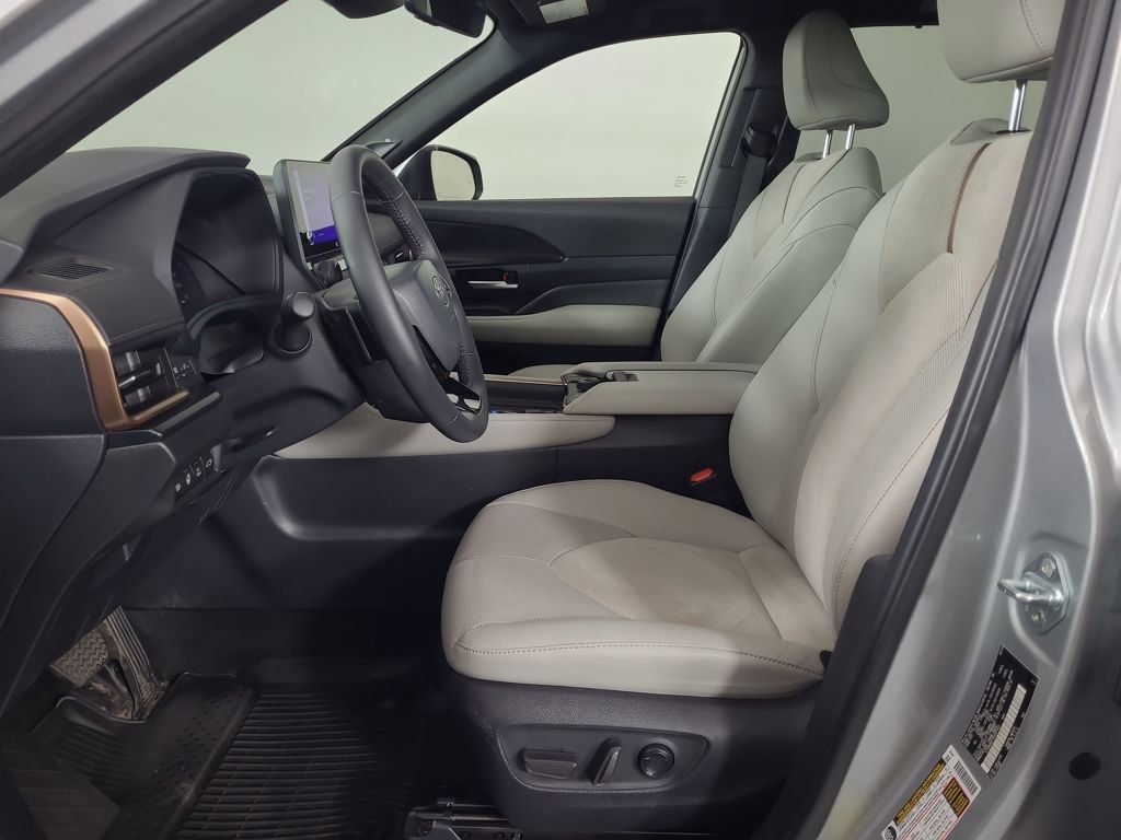 Used 2024 Toyota Grand Highlander AWD Hybrid image 16