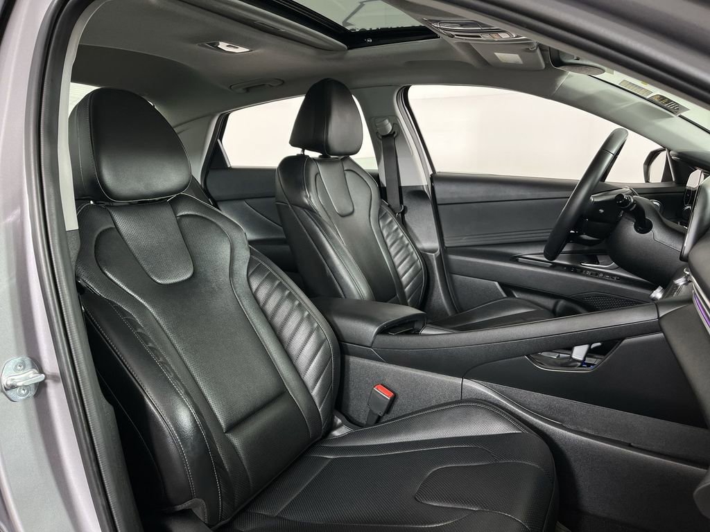 Used 2025 Hyundai Elantra Limited FWD image 25