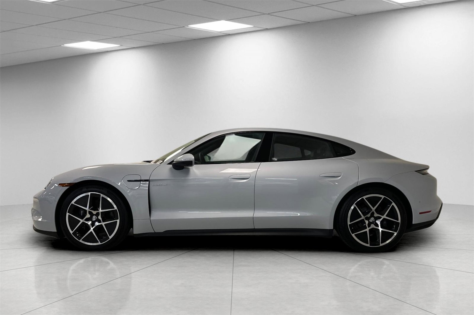 New 2025 Porsche Taycan image 2