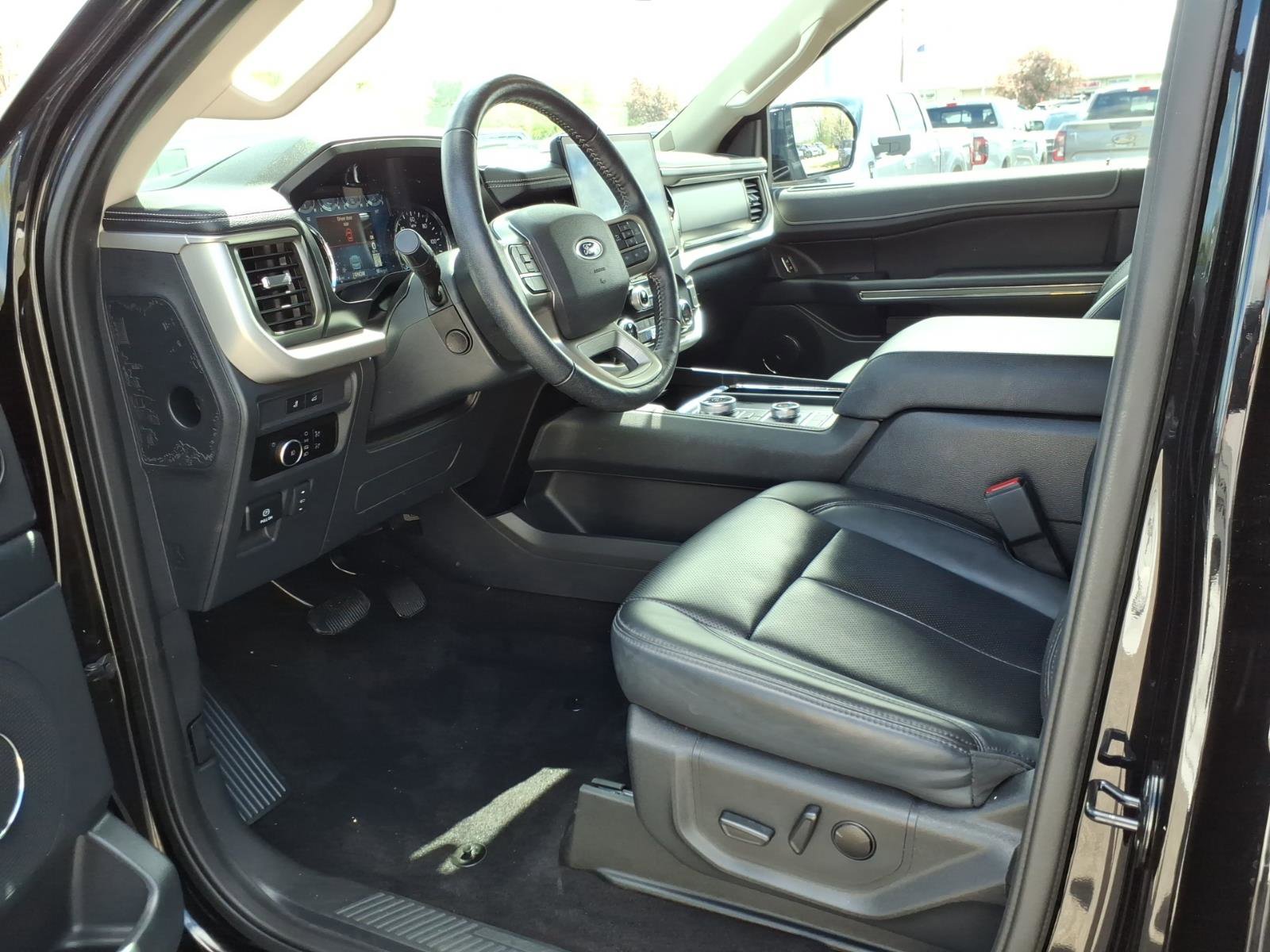 Used 2023 Ford Expedition XLT AWD/4WD image 11