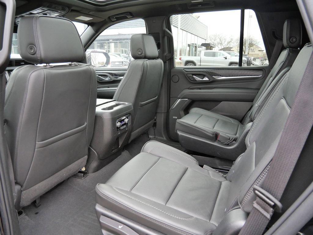 Used 2022 GMC Yukon Denali w/ Denali Premium Package image 30