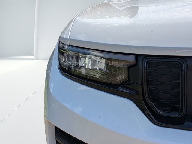 New 2025 Jeep Grand Cherokee Altitude image 8