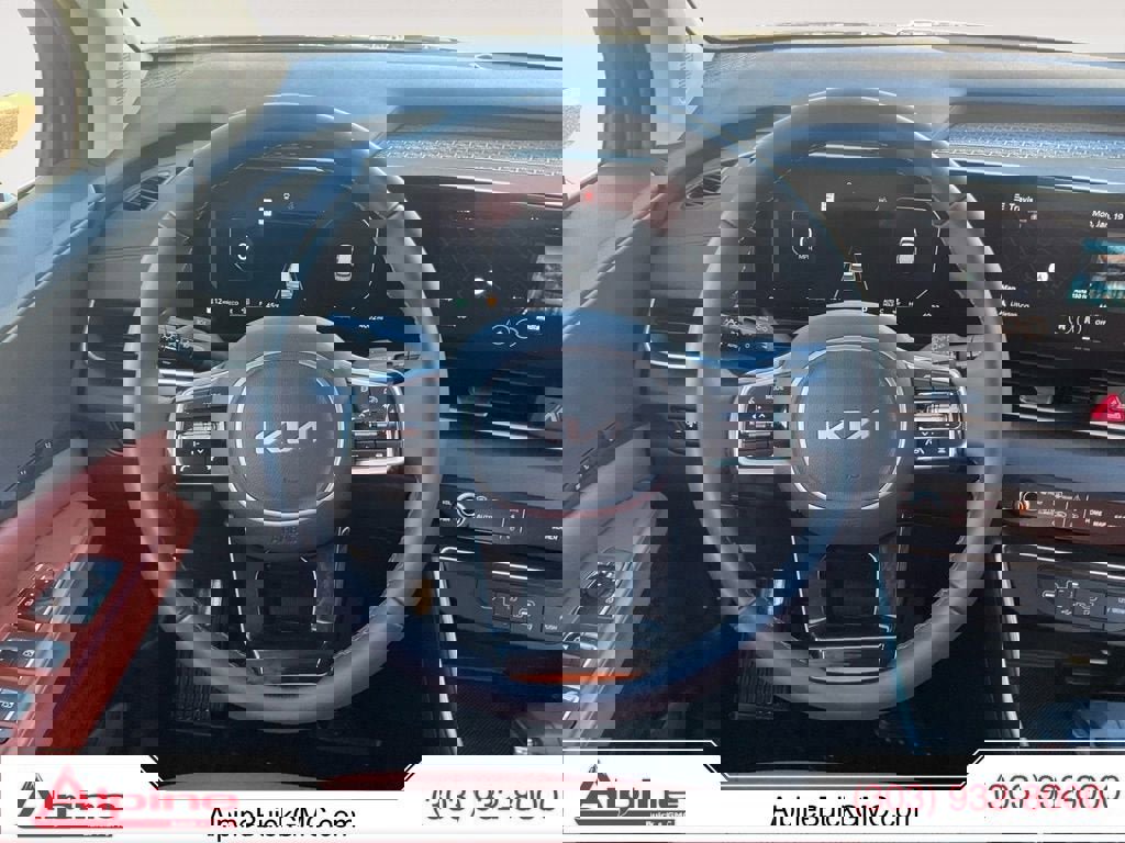 Used 2025 Kia Carnival SX image 12