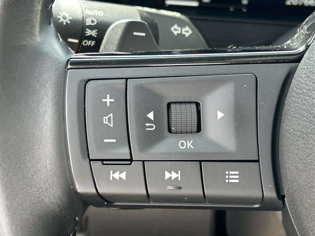 Used 2023 Nissan Rogue Platinum w/ Platinum Premium Package FWD image 22