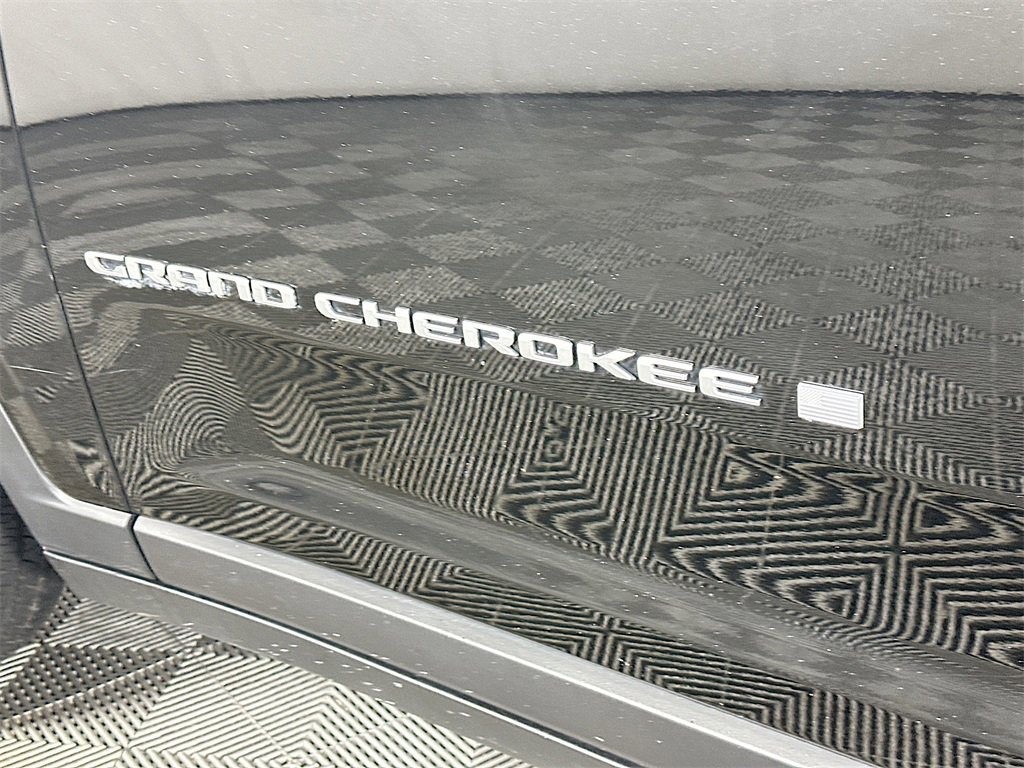 Used 2024 Jeep Grand Cherokee Laredo w/ Luxury Tech Group I image 28