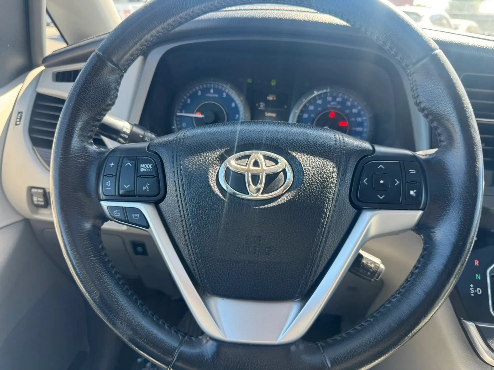 Used 2016 Toyota Sienna XLE w/ XLE Navigation Package FWD image 29