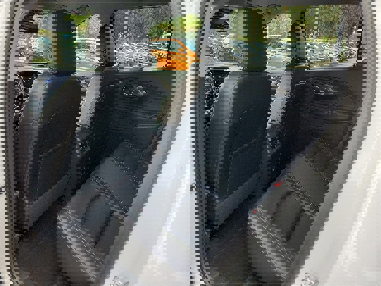 Used 2023 GMC Terrain SLT image 9