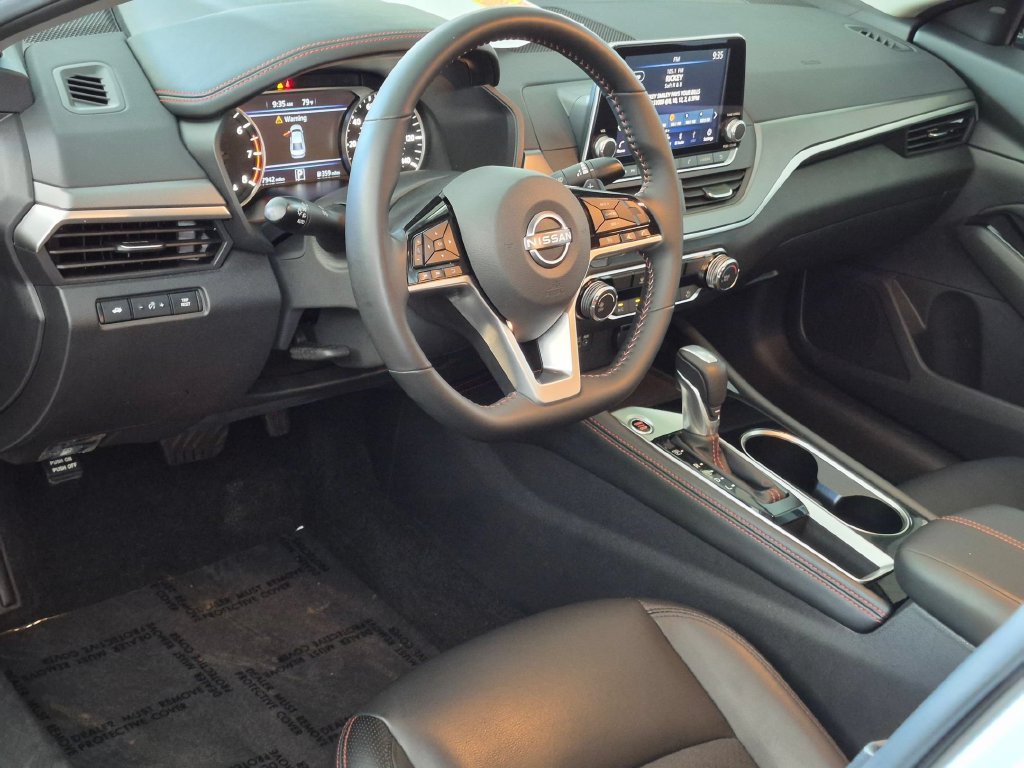 Used 2025 Nissan Altima 2.5 SR FWD image 13