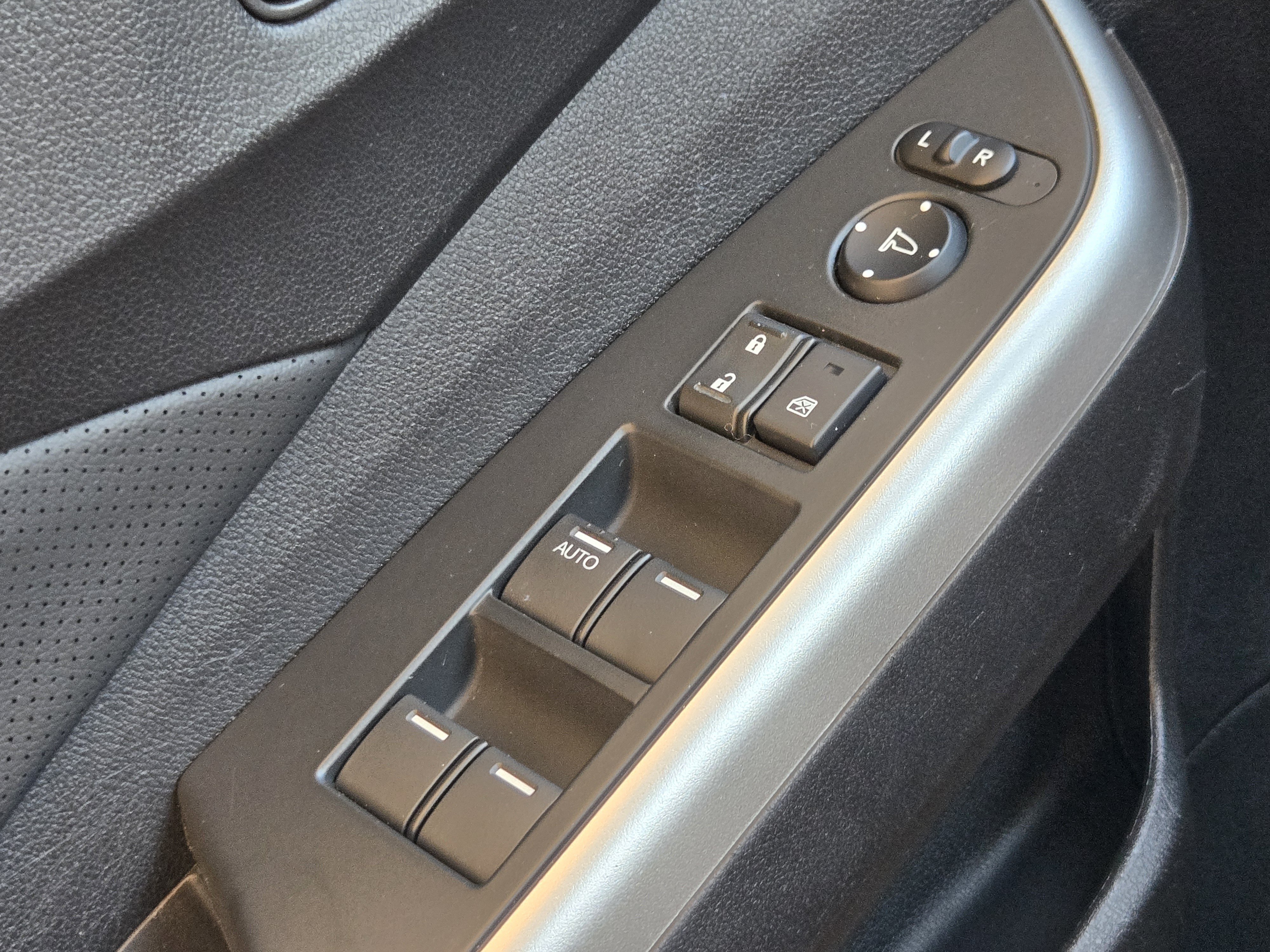 Used 2015 Honda CR-V EX-L image 23