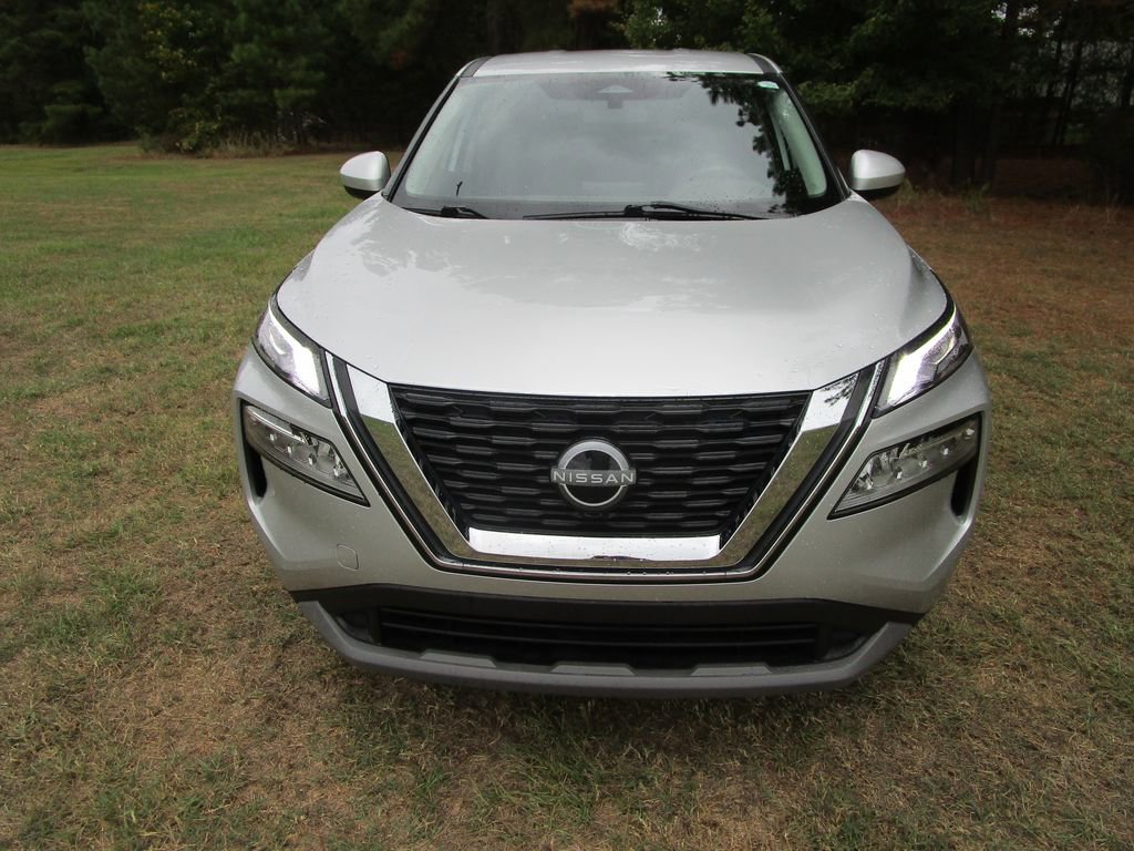 Used 2023 Nissan Rogue SV image 4