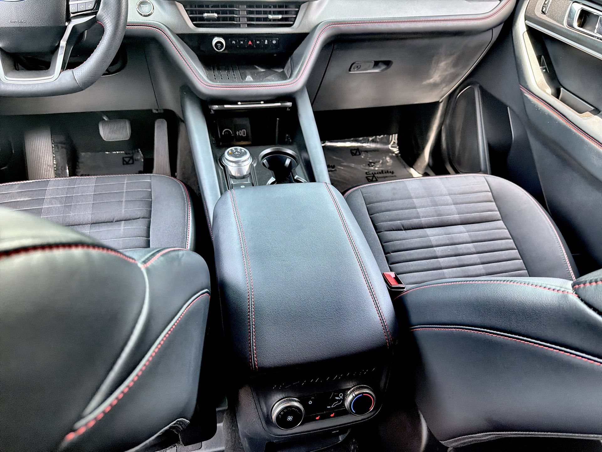 Certified 2025 Ford Explorer ST-Line w/ Premium Package RWD image 21