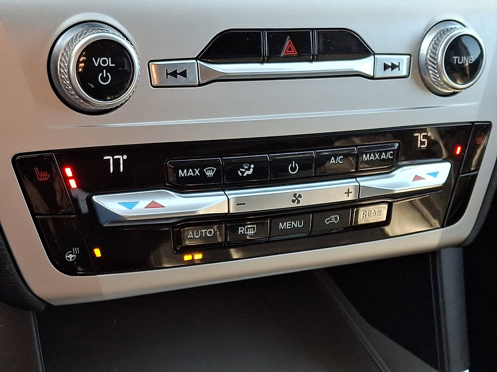 Used 2021 Ford Explorer XLT w/ Equipment Group 202A image 17