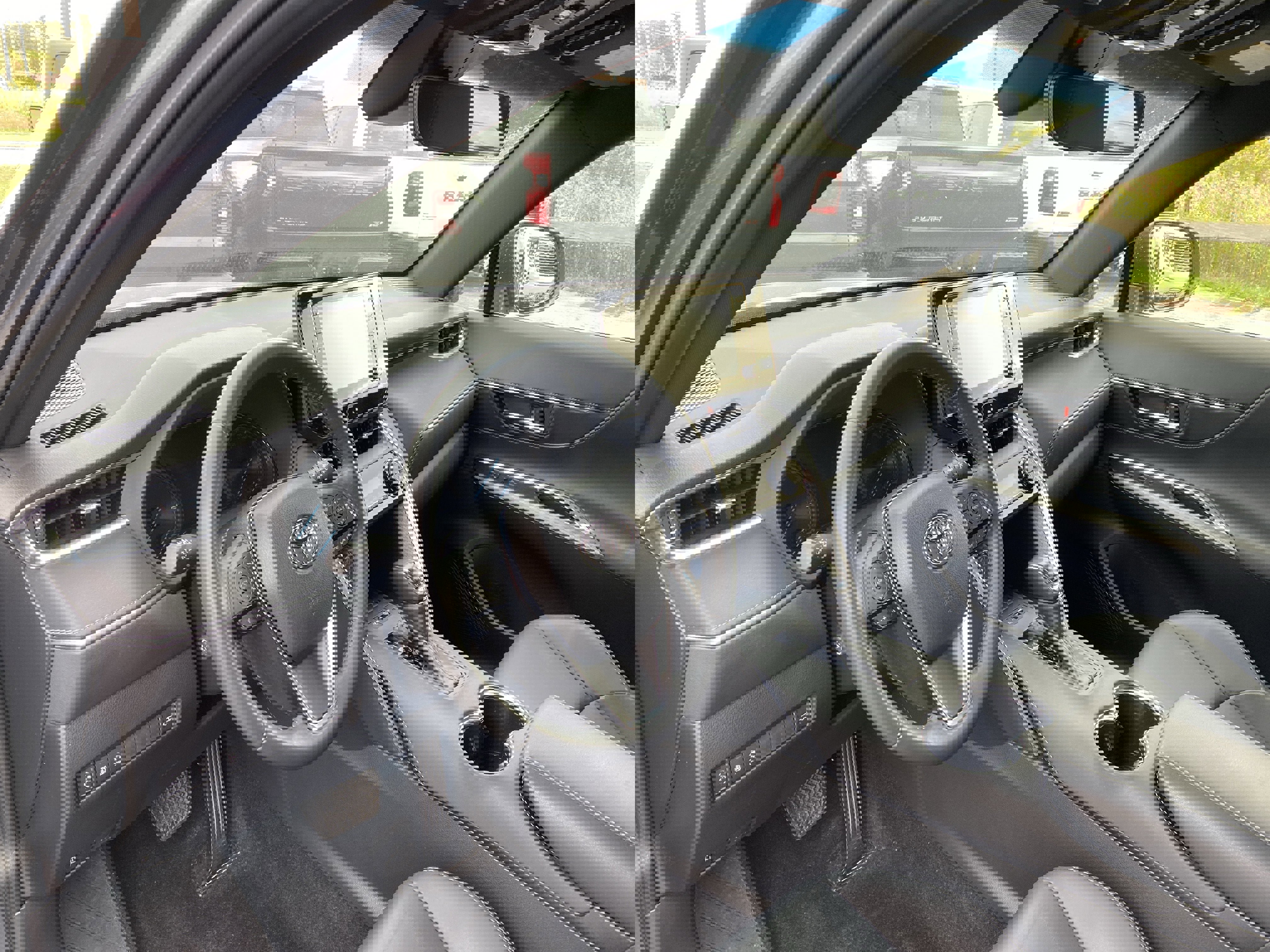 Used 2022 Toyota Venza XLE image 9