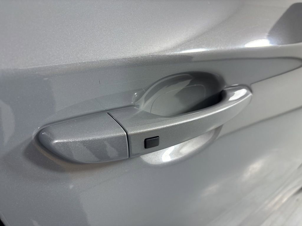 Used 2023 Hyundai Kona SE w/ Cargo Package image 13