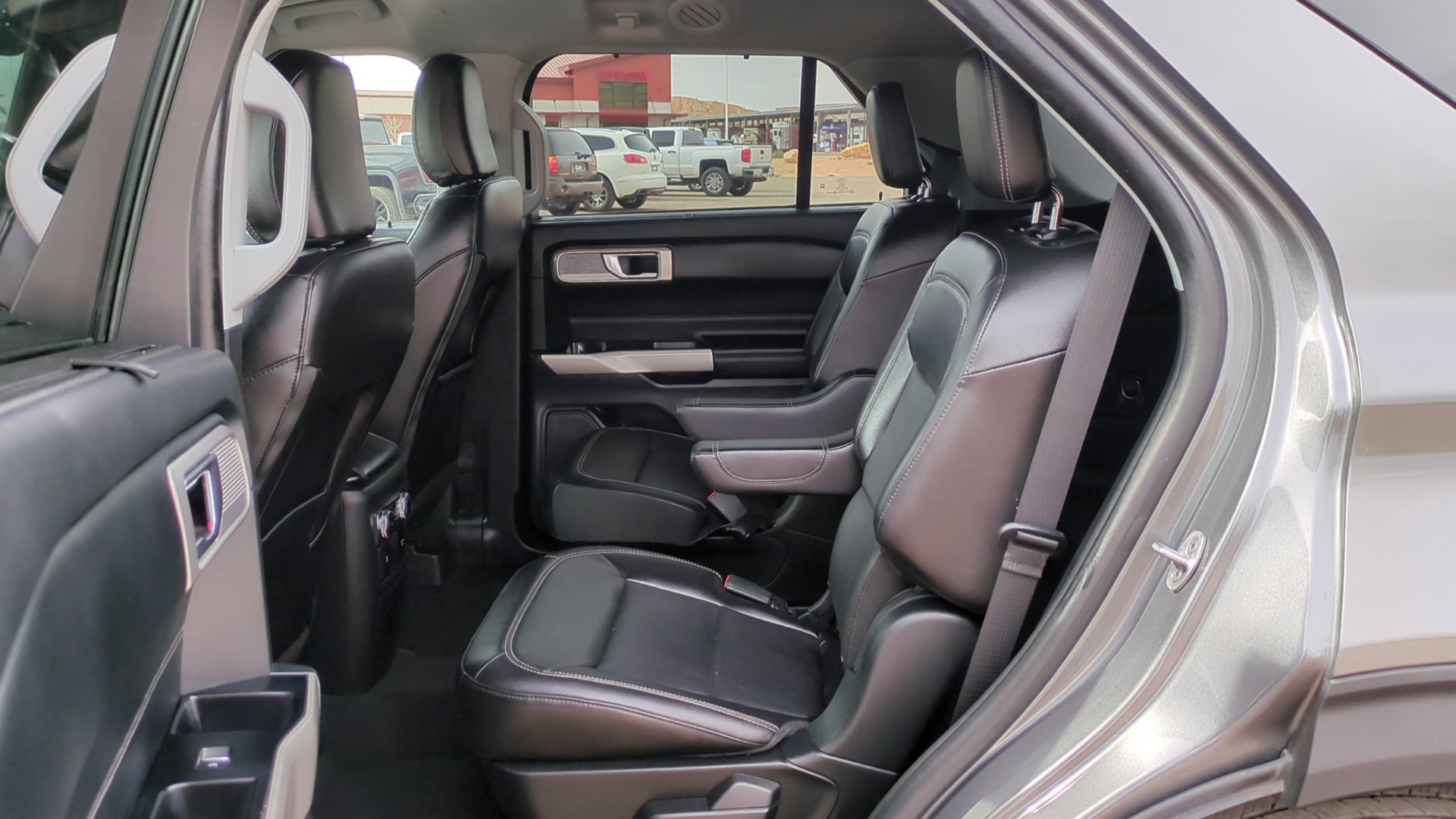 Used 2023 Ford Explorer Limited image 28