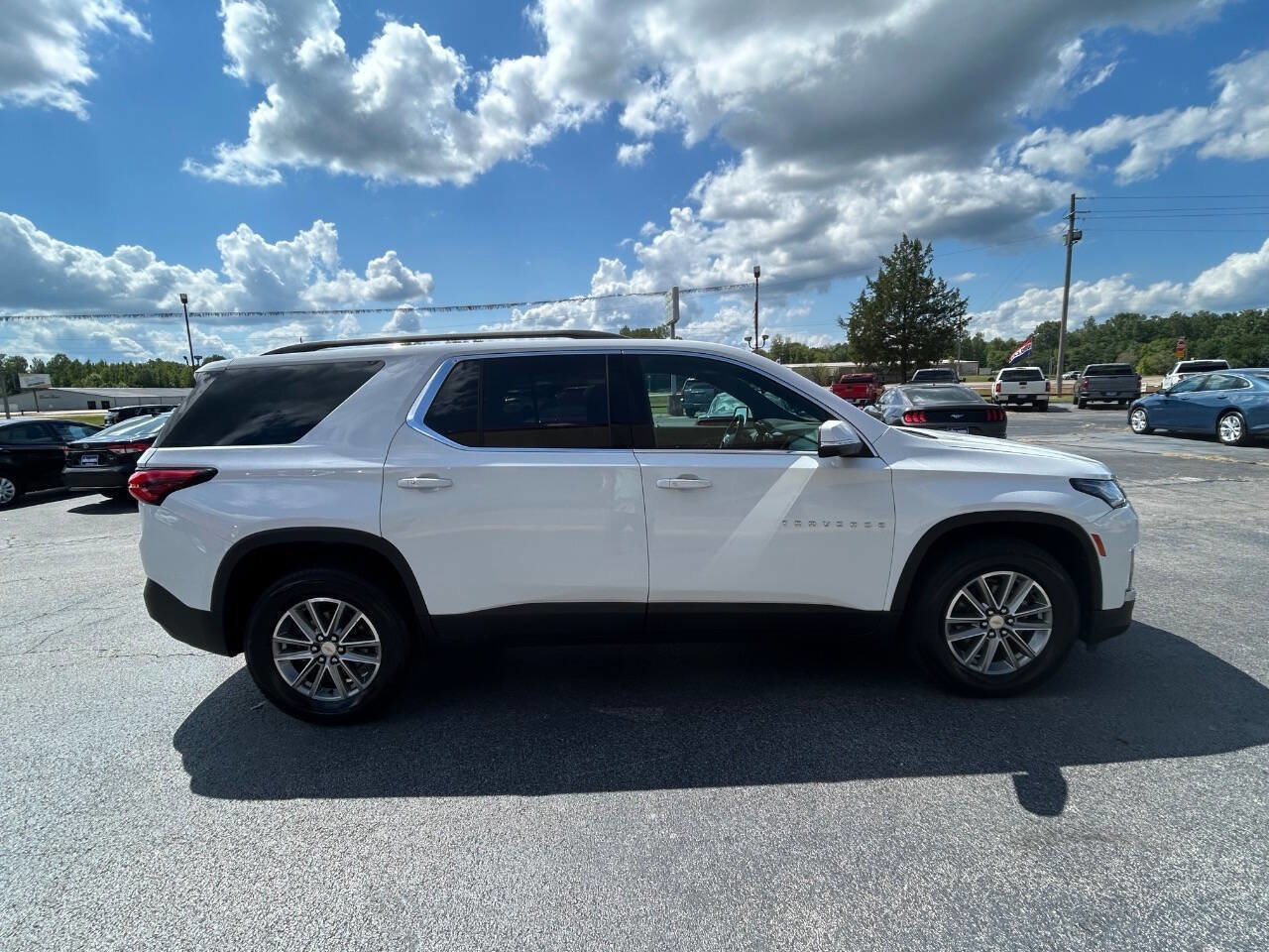 Used 2023 Chevrolet Traverse LT FWD image 6