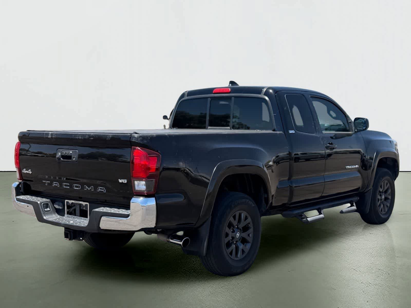 Used 2021 Toyota Tacoma SR5 AWD/4WD image 4