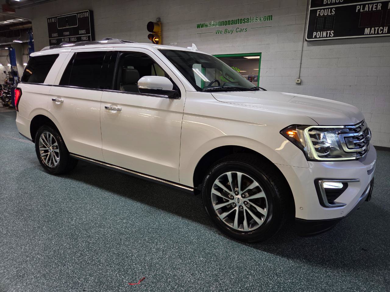 Used 2018 Ford Expedition Limited w/ Equipment Group 301A AWD/4WD image 4