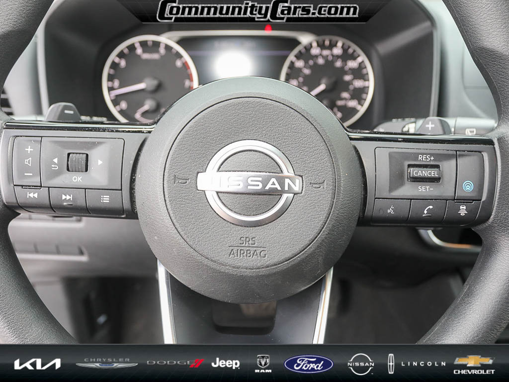 Used 2023 Nissan Rogue SV image 16