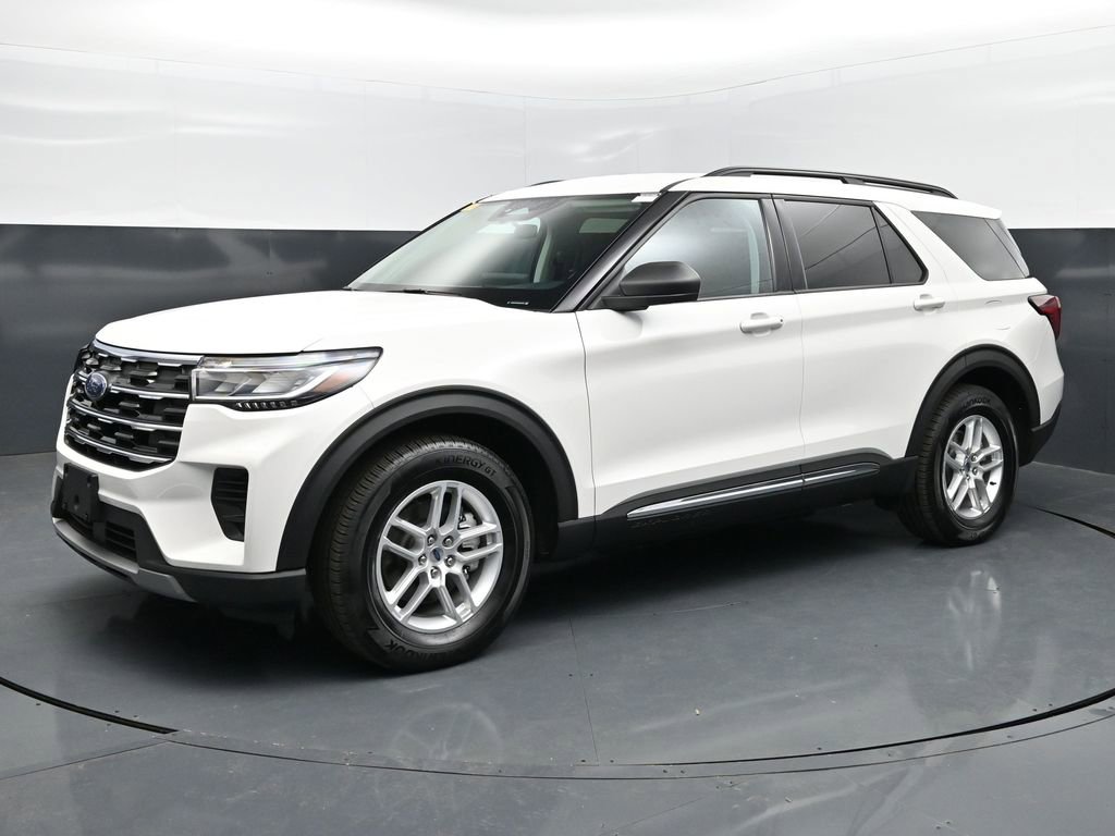 Used 2025 Ford Explorer Active RWD image 1