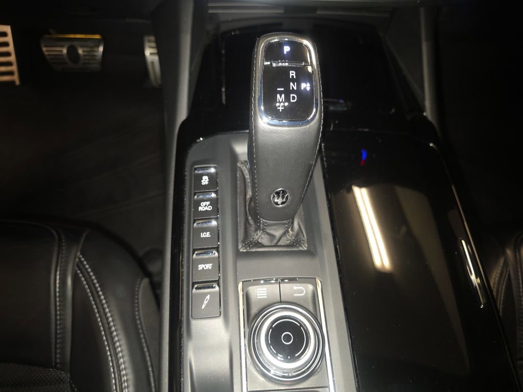 Used 2019 Maserati Levante GTS AWD/4WD image 28