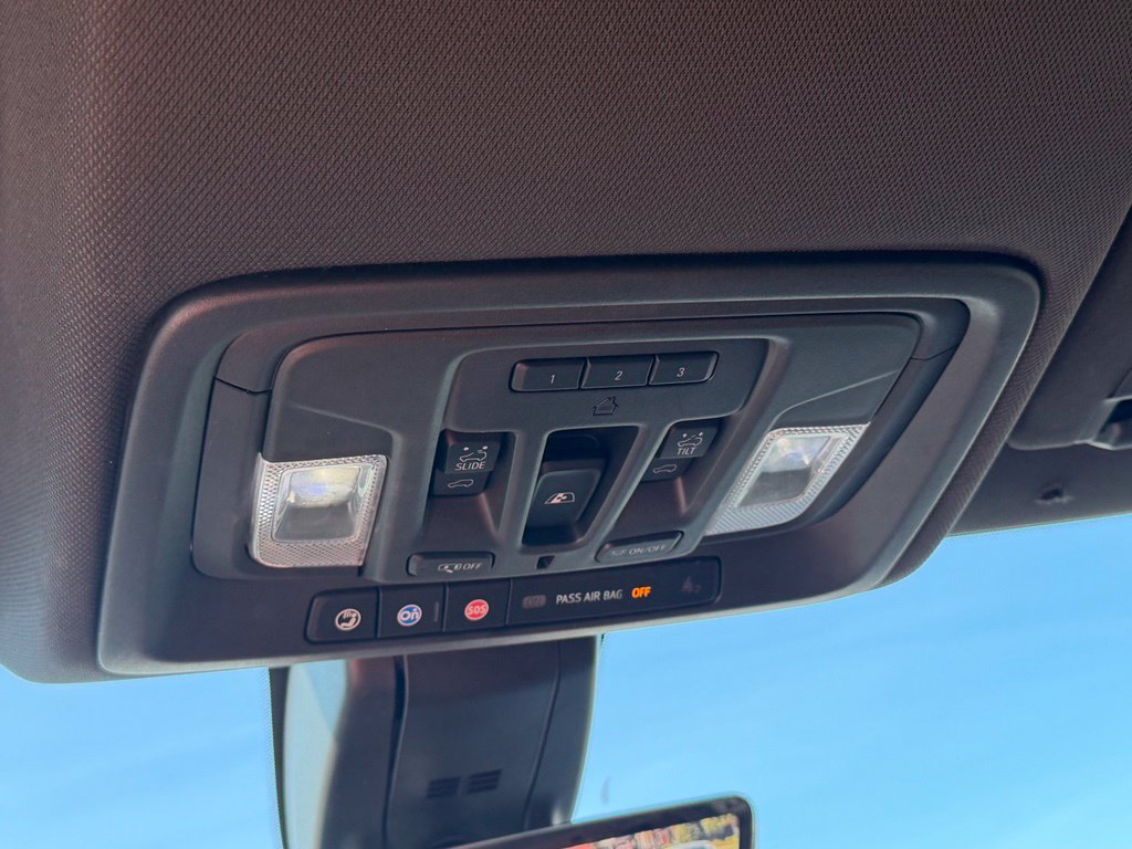 Used 2019 Chevrolet Silverado 1500 High Country w/ High Country Premium Package AWD/4WD image 28