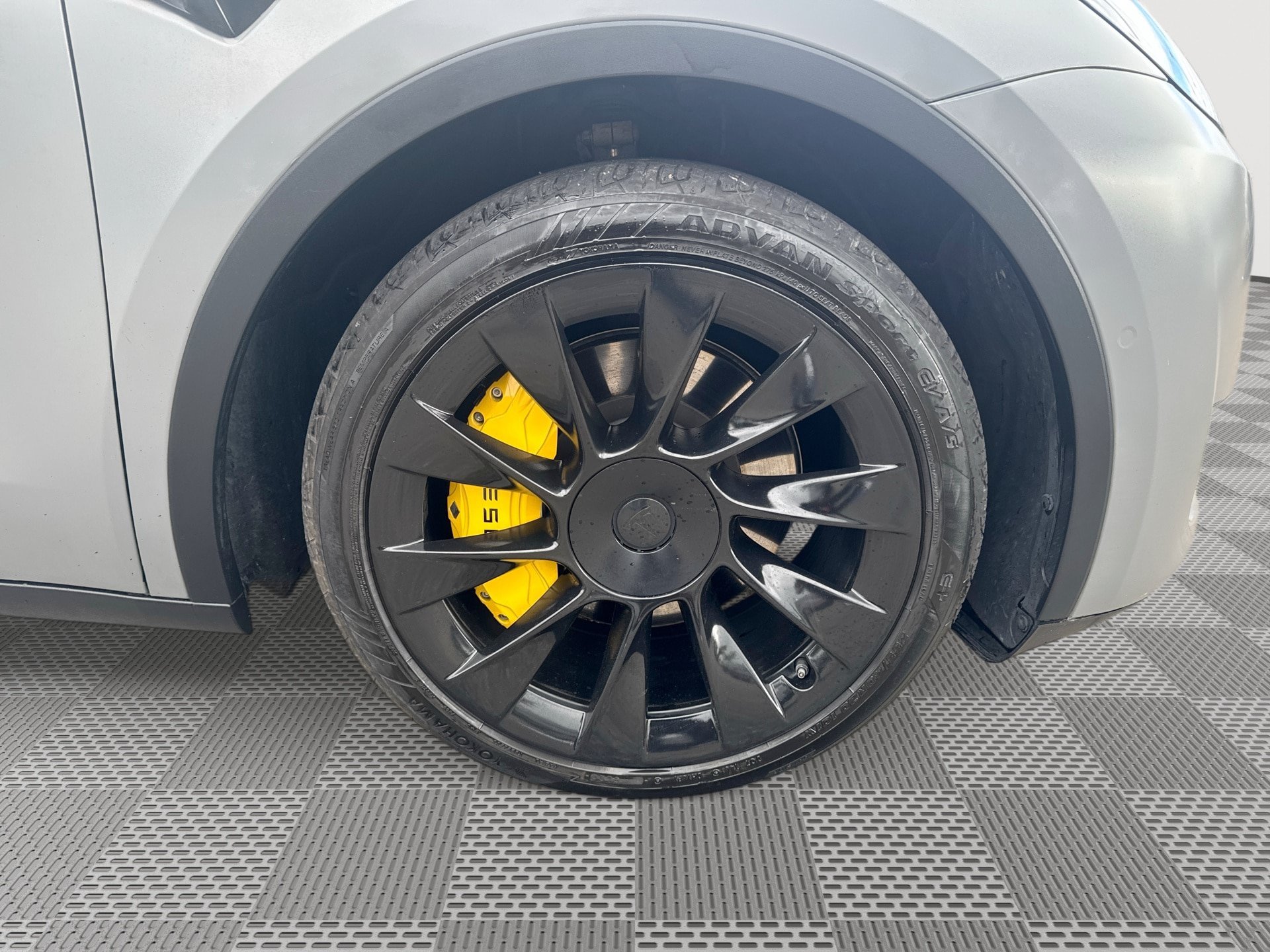 Used 2021 Tesla Model Y Long Range AWD/4WD image 31