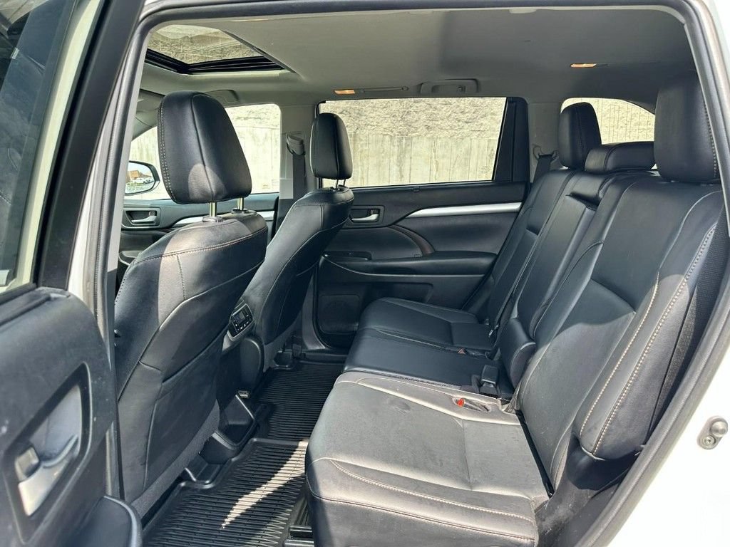 Used 2019 Toyota Highlander XLE AWD/4WD image 10