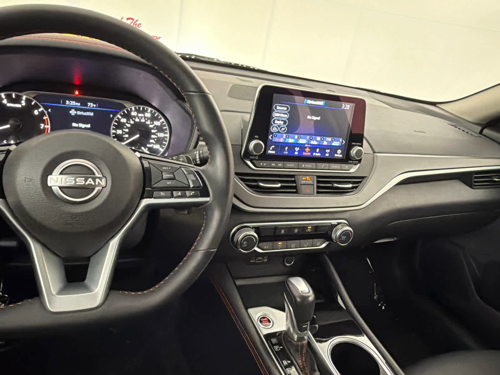 Used 2025 Nissan Altima 2.5 SR image 17