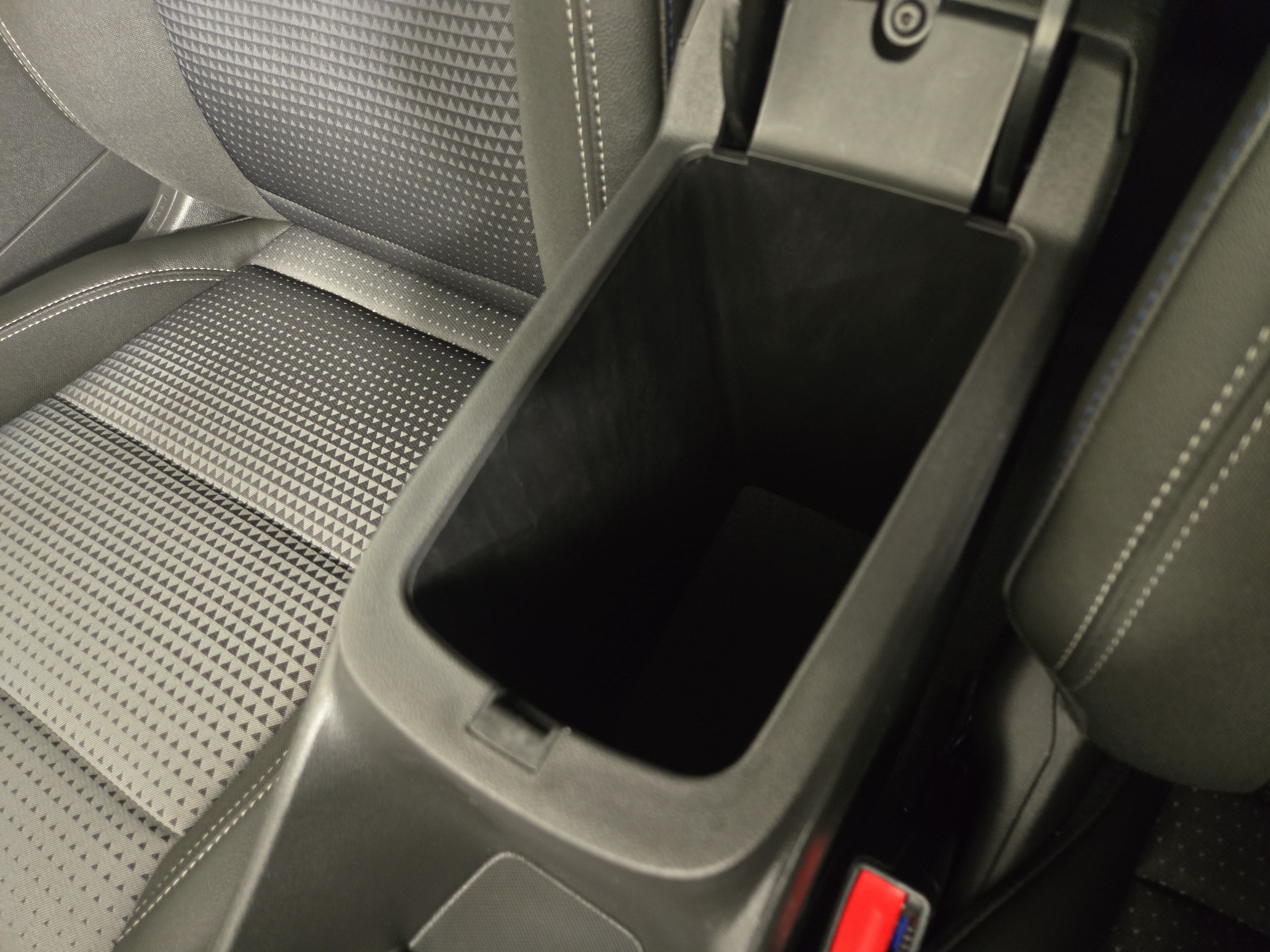 Certified 2025 Chevrolet Trax LT FWD image 28